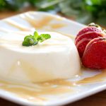 Panna cotta à la vanille et son coulis de caramel salé